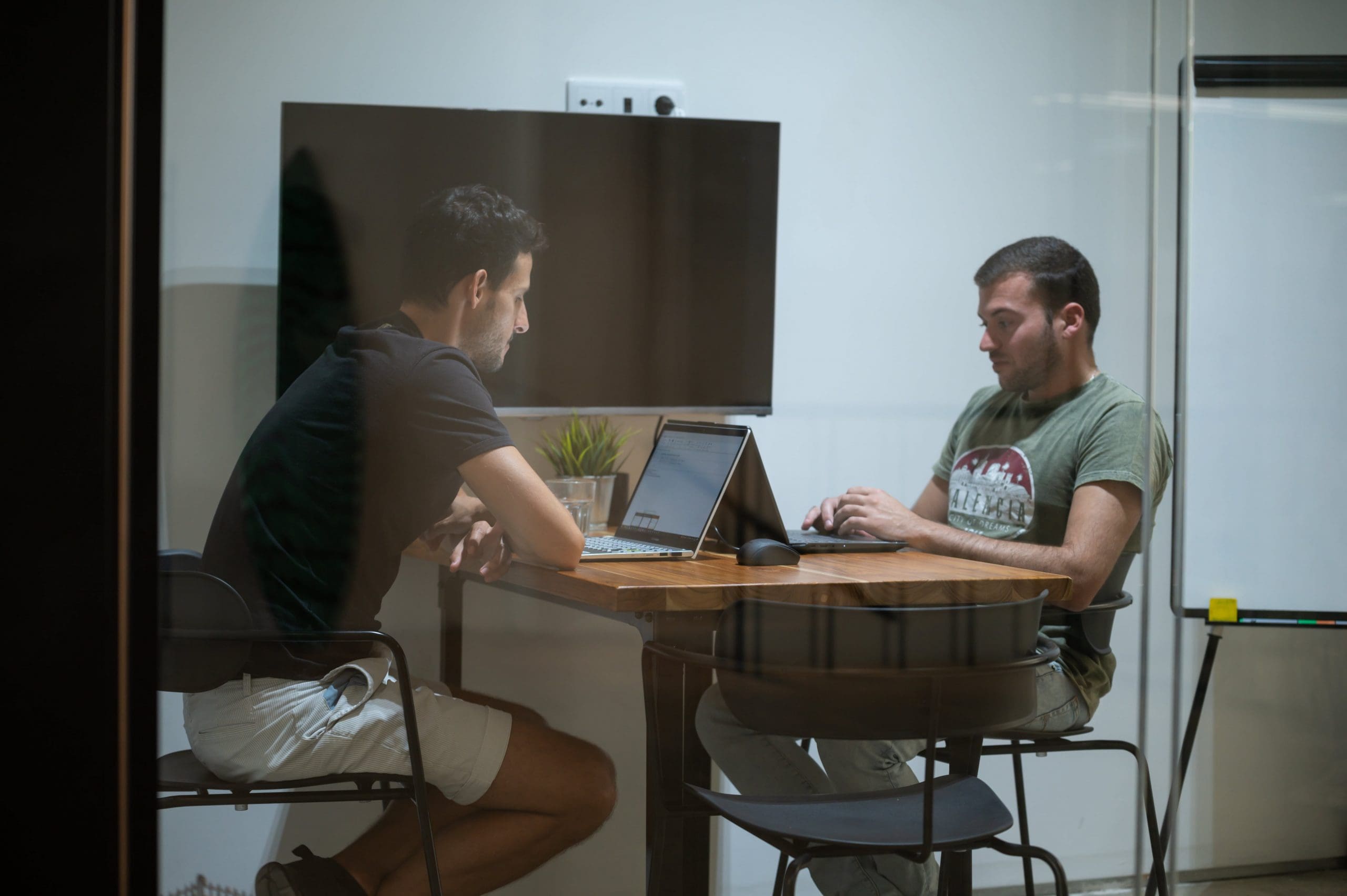 Kübe Coworking Lisboa | Salas de Reunião em Espaço de Coworking